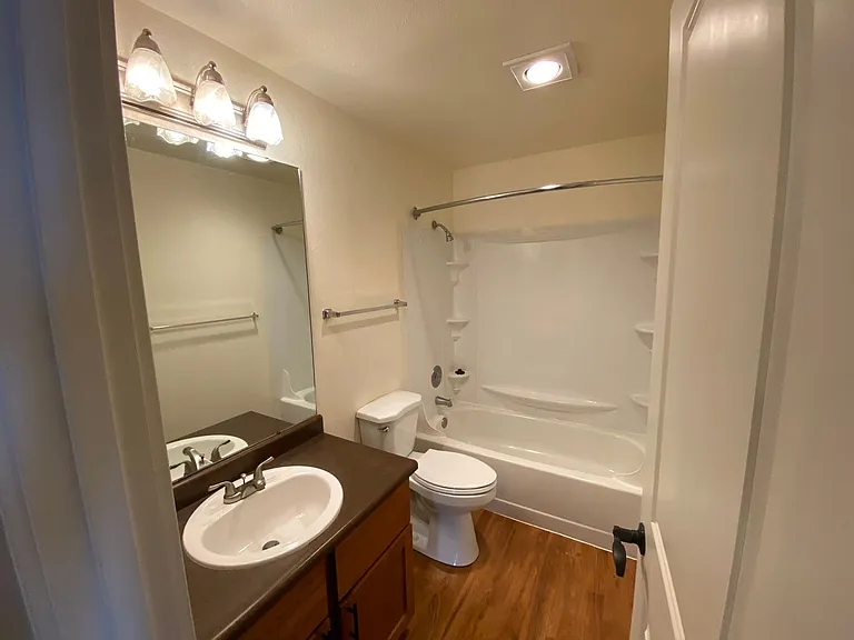North Green Lake Apartments — Photo 28