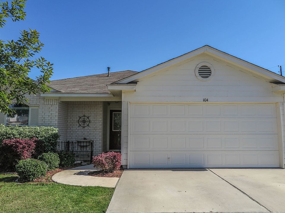 1st image of 104 Pinnacle Dr