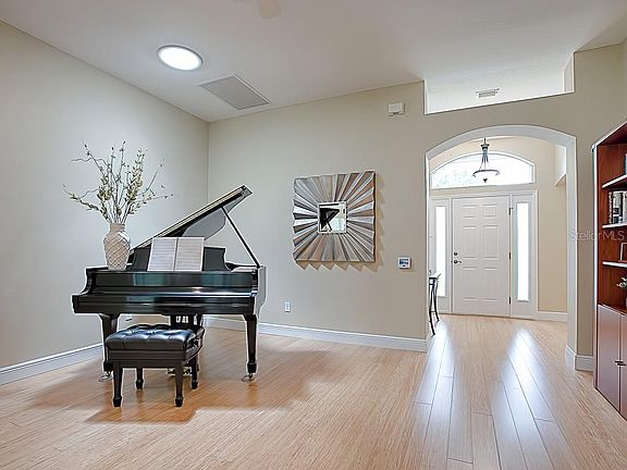 3rd image of 1065 Oak Forest Dr