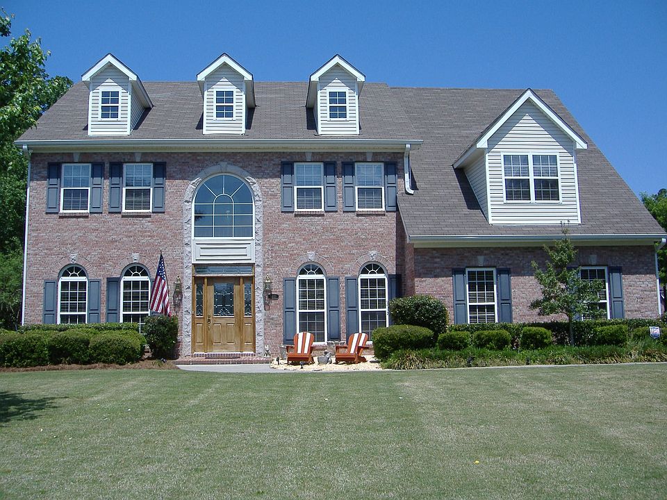 Beautiful 4 bed/3.5 bath colonial in desirable Oak Mt. school district