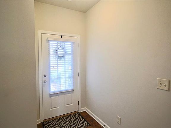 5th image of 127 Greenfield Dr