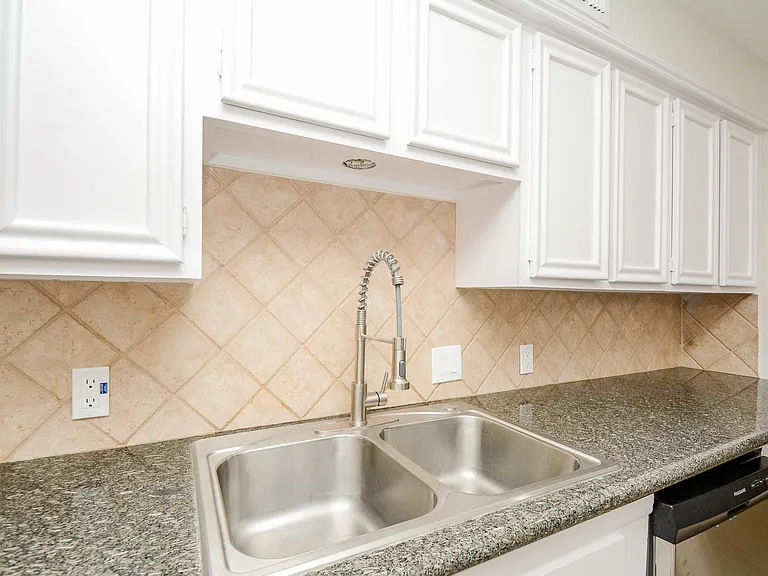13282 Trail Hollow Dr — Photo 5