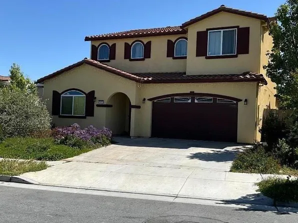 1011 El Cerro Dr, Hollister, CA 95023