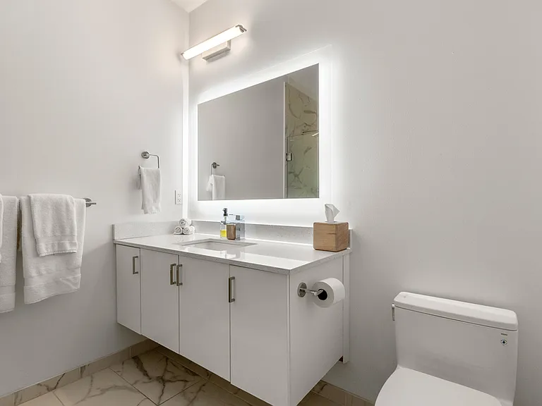 Exhibit A2 Apartments — Photo 11