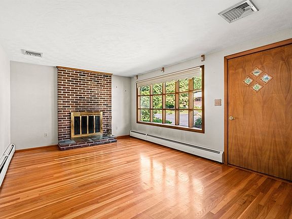 4th image of 9 Pratt Ln