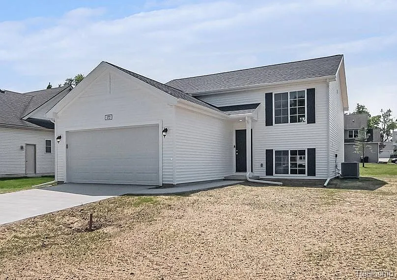 172 Woodland Way photo 1