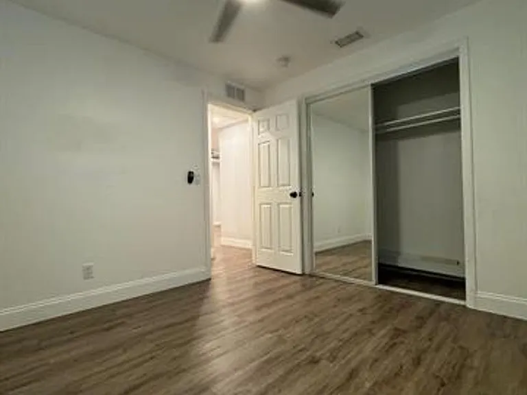 9422 SW 51st St #1-2 — Photo 16