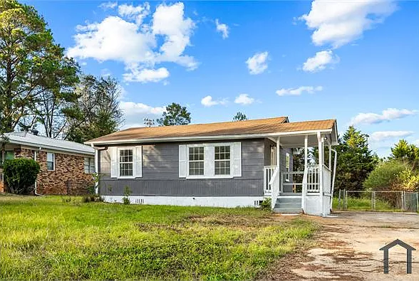 2423 Circle Dr — Photo 1