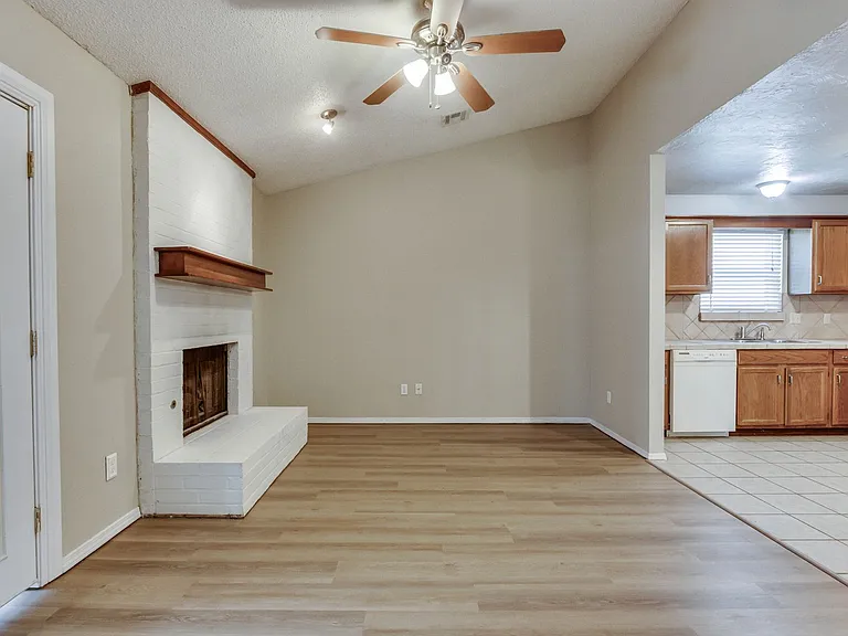 12316 SW 14th St — Photo 8