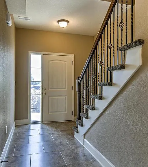 9415 N Lenox Ave — Photo 3