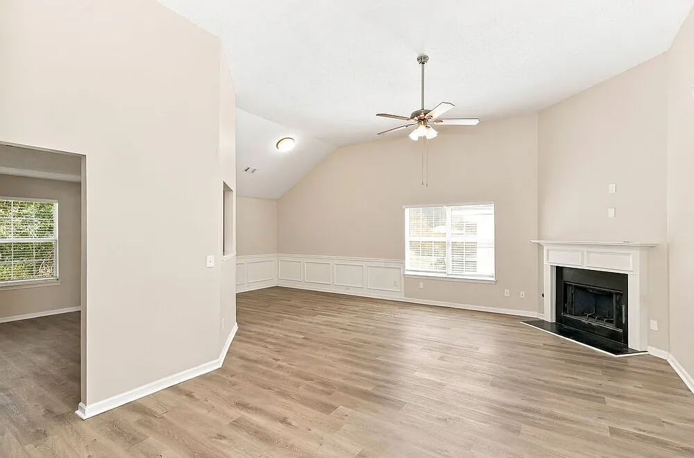 3 bed, 2.0 bath, 1856 sqft, $2,455 — Photo 4