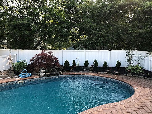 5th image of 36 Meroke Ln