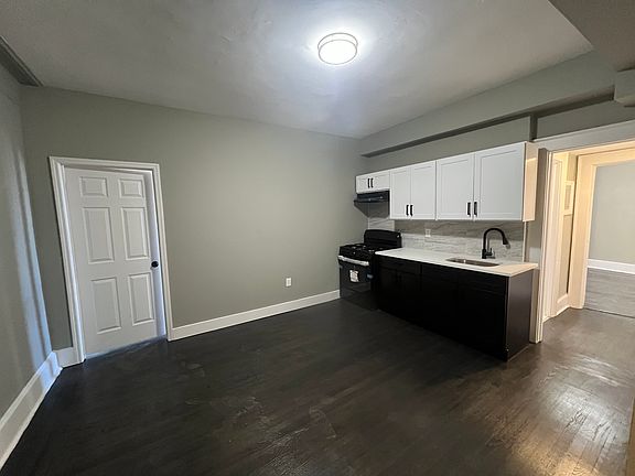 2nd image of 1009 S Orange Ave #401
