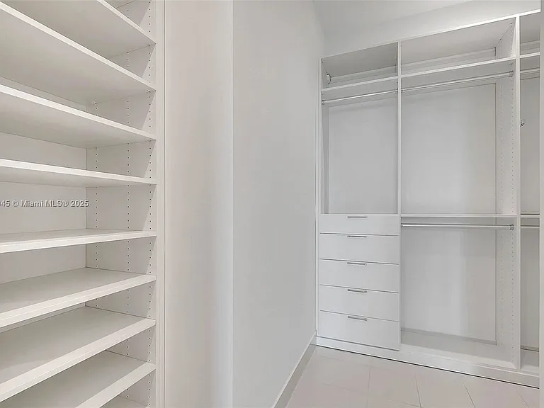 45 SW 9th St #4509 — Photo 10