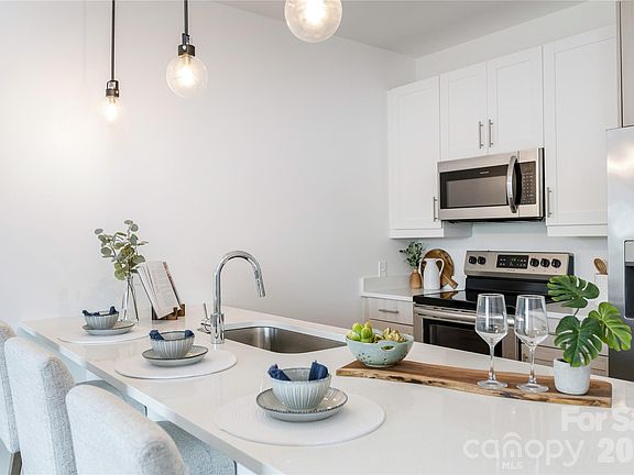 5th image of 68 Craven St #206