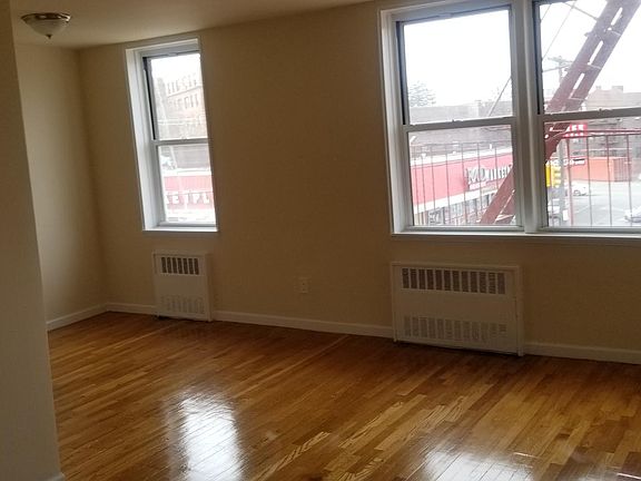 5th image of 22410 Jamaica Ave Lbby 2