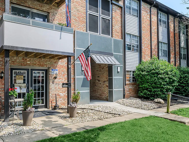 LakeHouse at Florence Apartments — Photo 9