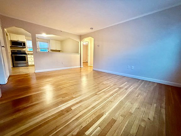 4th image of 4833 Washington St #2