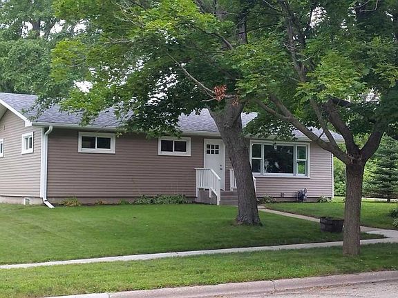 2nd image of 404 Crocker St