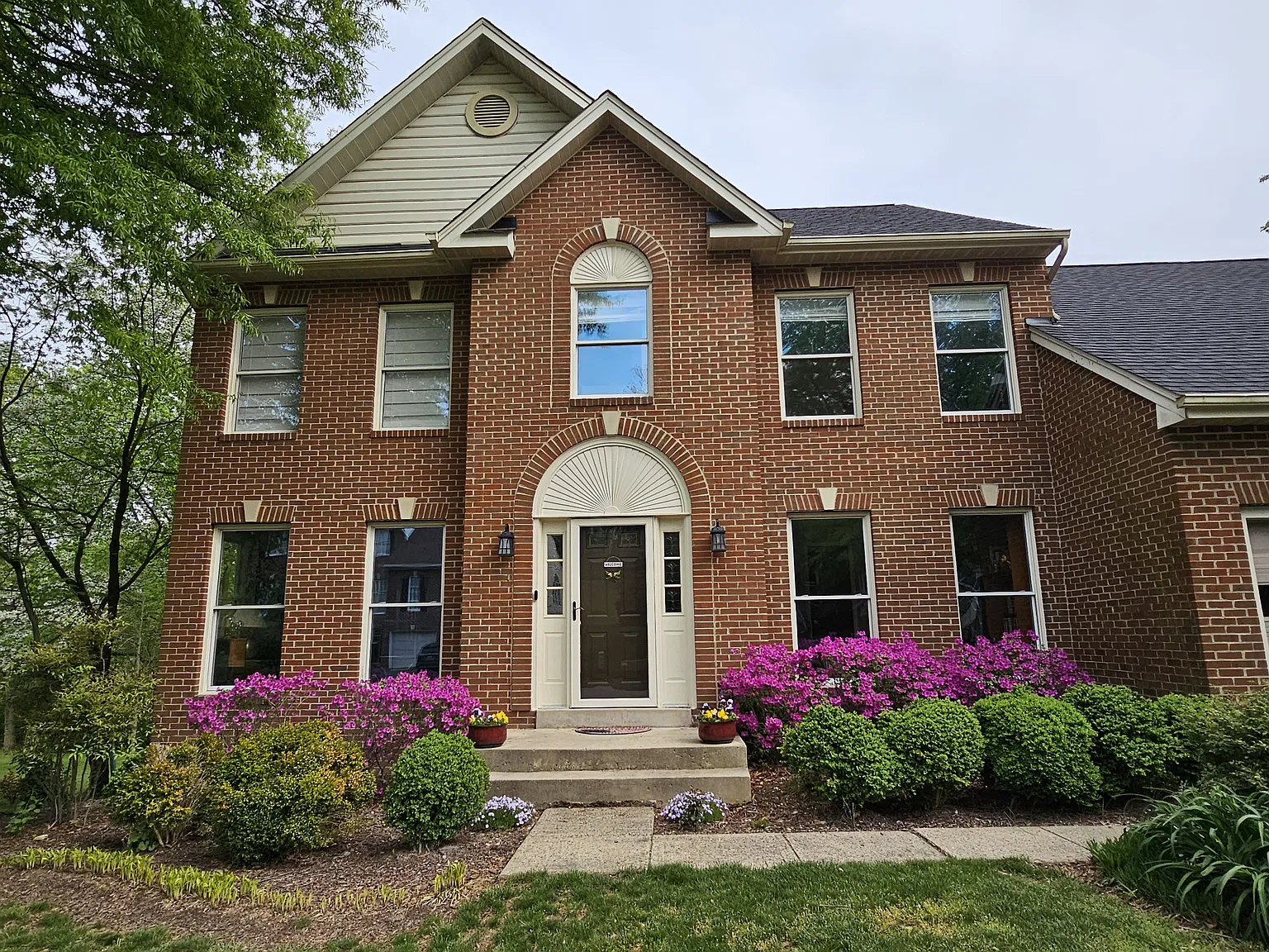 5 bed, 3.5 bath, 3750 sqft, $4,000 — Photo 1