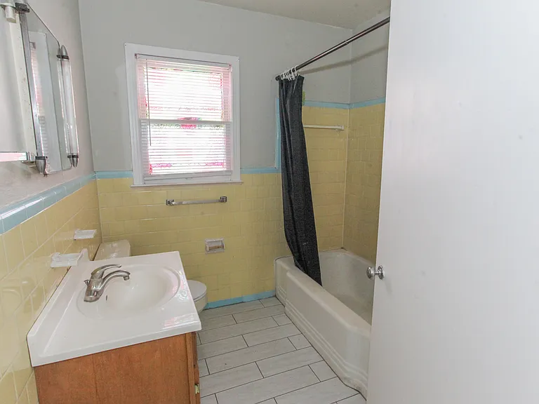 840 Chestnut St — Photo 8