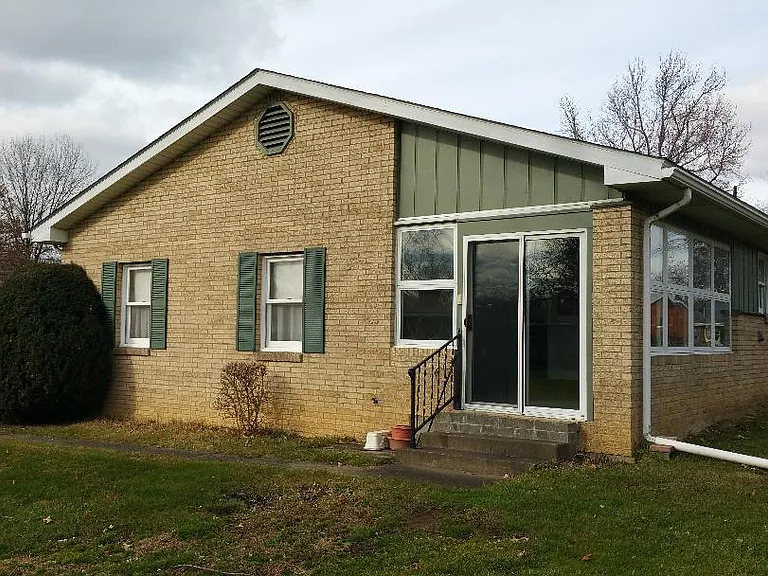 136 Indiana Ave — Photo 21