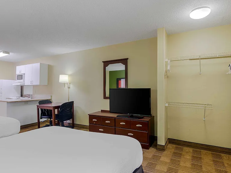 Studio Suite - 2 Full Beds