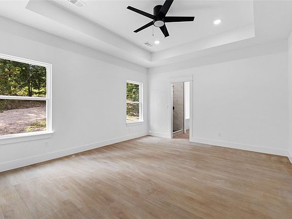 3rd image of 3 Yardley Ln