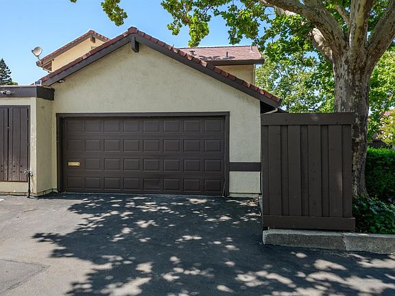 4th image of 181 Fairoaks Drive