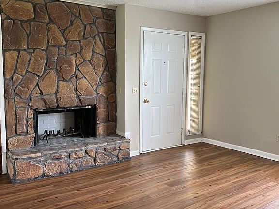 5th image of 207 Glenwood Ln APT 1