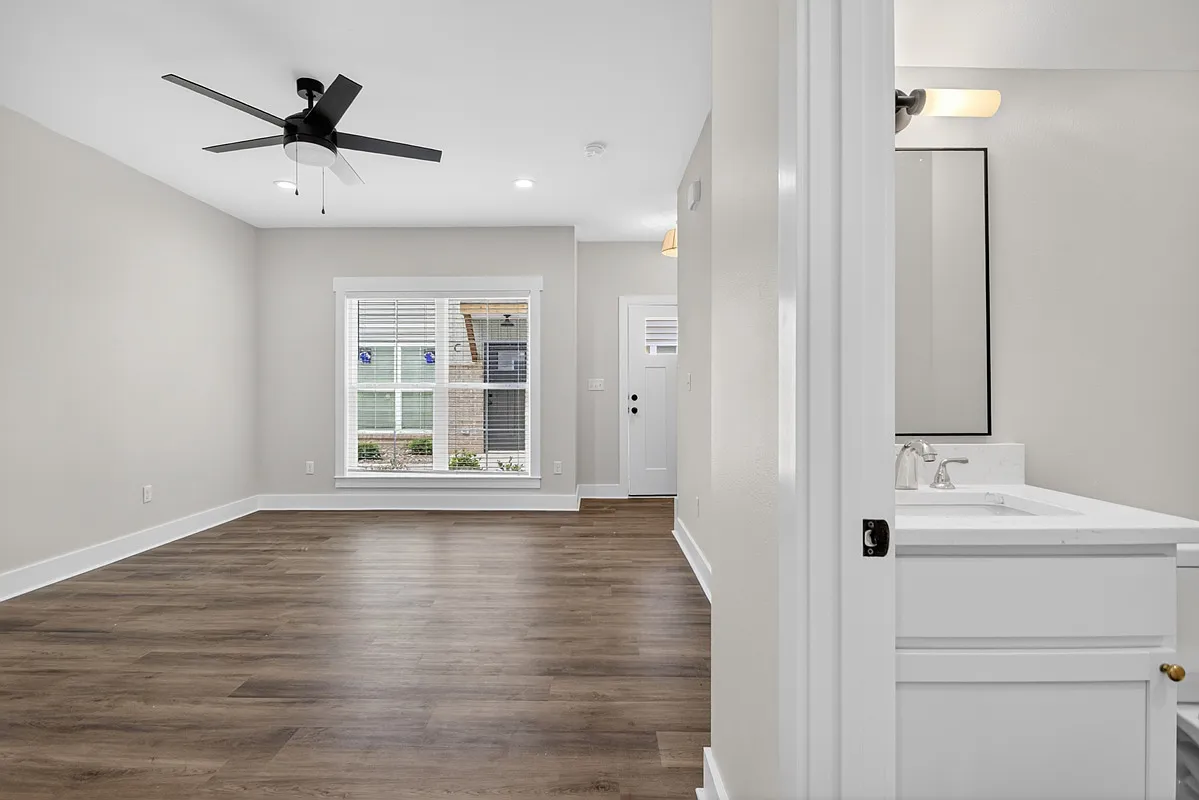 2 bed, 1053 sqft, $1,750 — Photo 3
