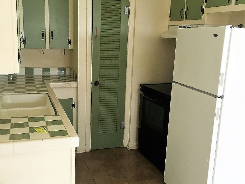 2nd image of 1001 McDonald Dr APT 3