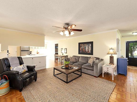4th image of 36 Greenway Dr
