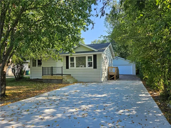 5322 NW 62nd Ave, Johnston, IA 50131