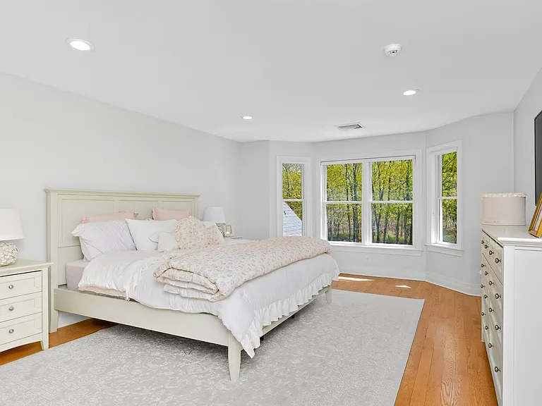 37 Squires Blvd — Photo 23