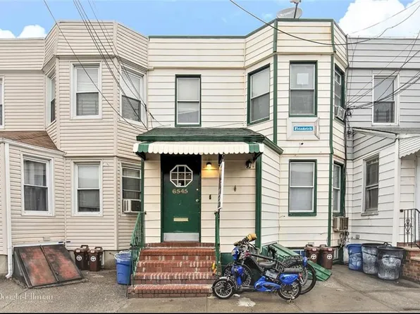 6545 Admiral Ave, Middle Village, NY 11379