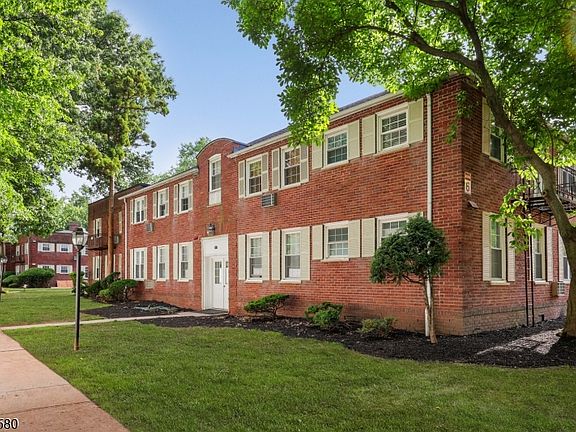 3rd image of 46 F Parkway Village