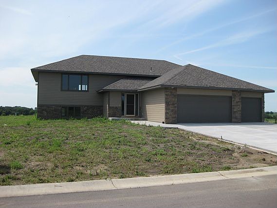 1st image of 201 Oak Dr