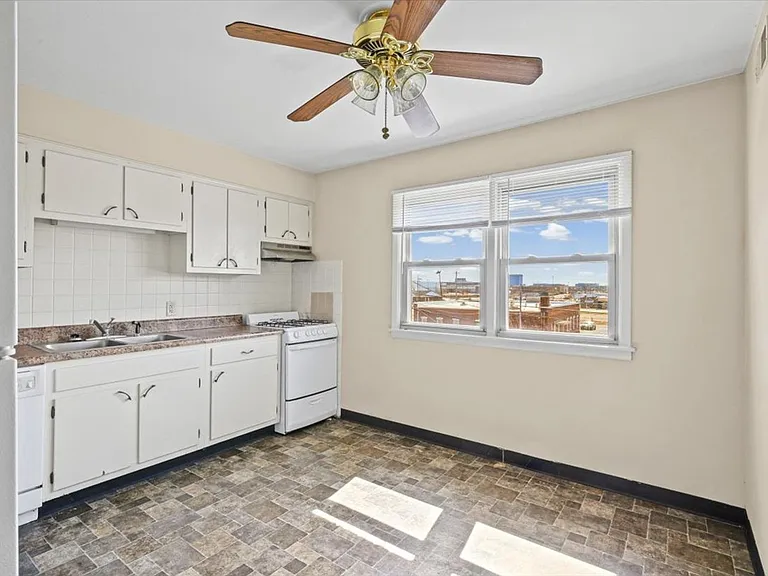 309-311 Robinhood Ln — Photo 22