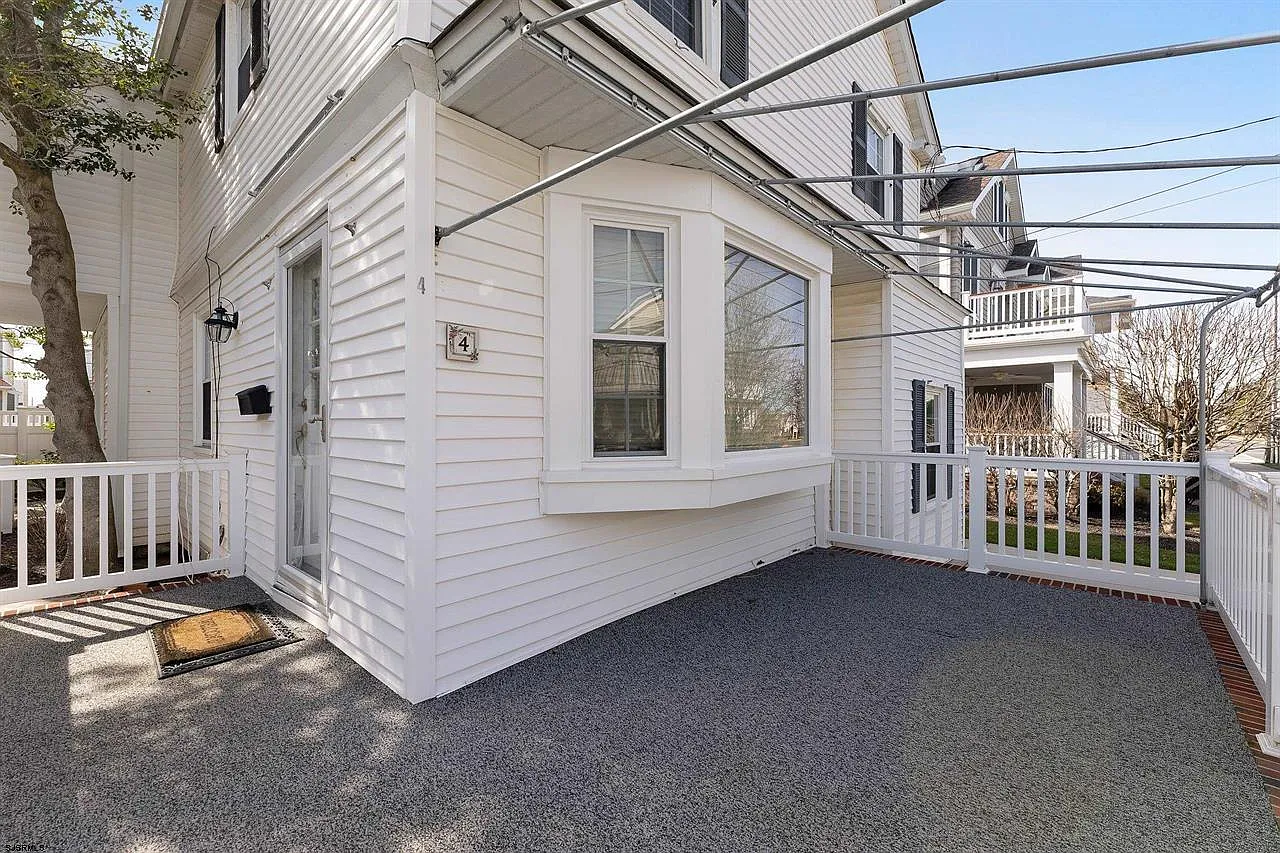 4 bed, 3.5 bath, 2082 sqft, $15,000 — Photo 2