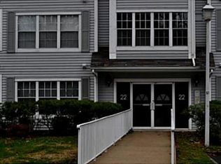 2204 Candlelight Ct, Helmetta, NJ 08828