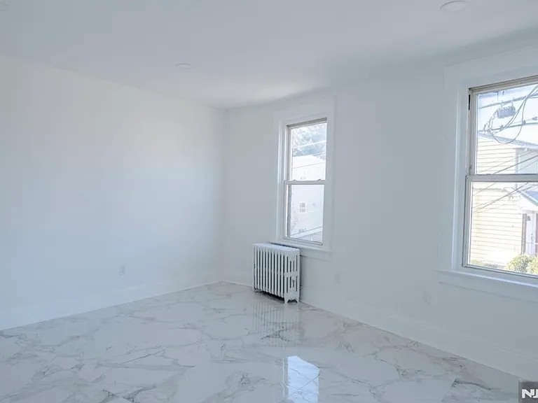 9066 Palisade Plz #2 — Photo 4