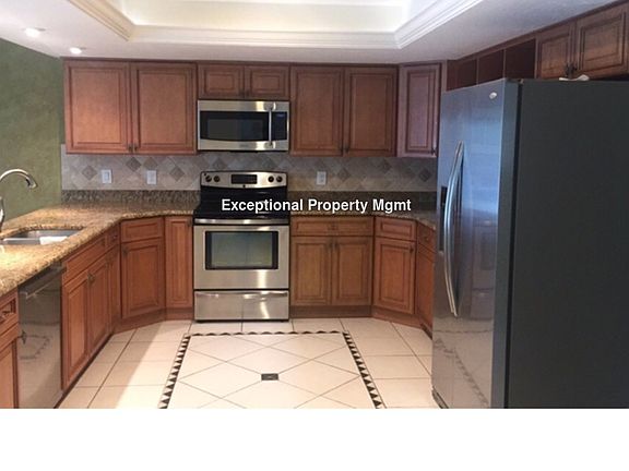2nd image of 608 SE 13th Pl APT A