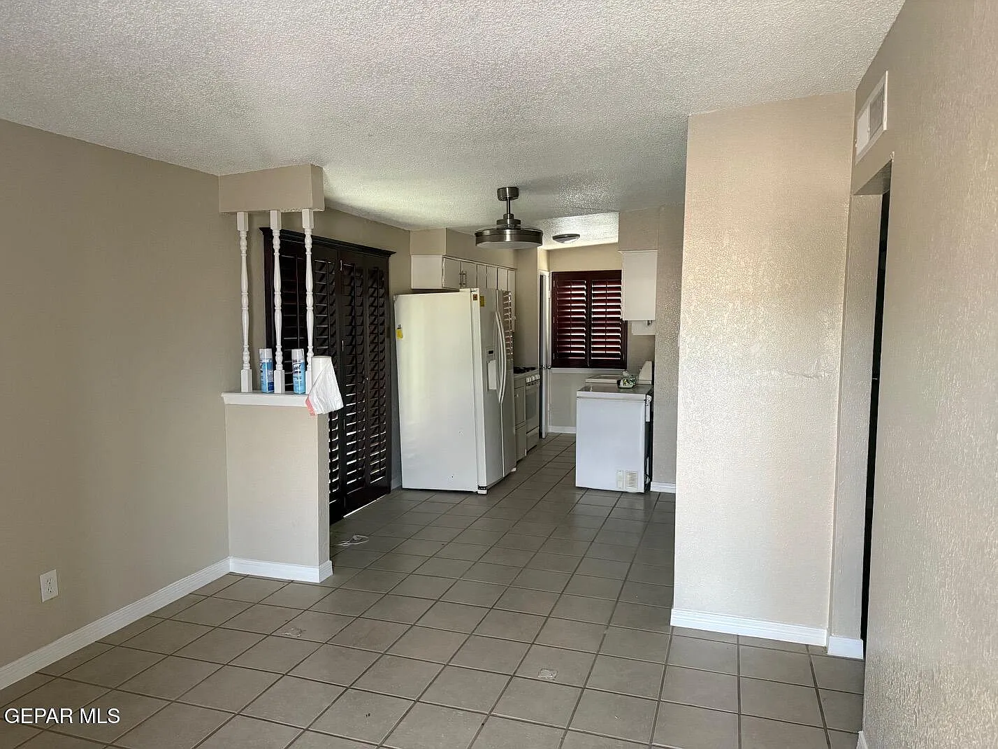 3 bed, 1.0 bath, 909 sqft, $1,250 — Photo 3