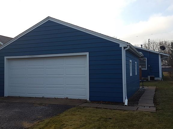 3rd image of 303 Douglas St