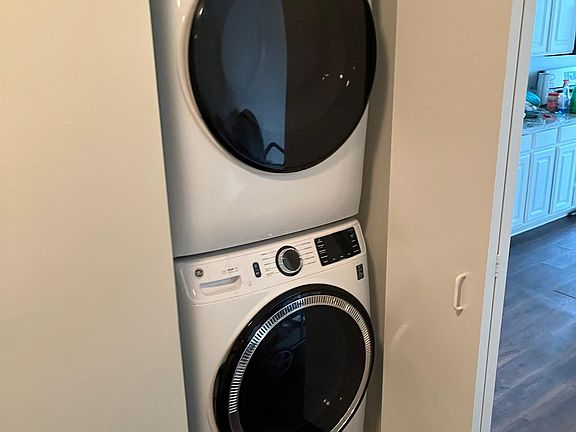 5th image of 545 N Dearborn St APT 3201