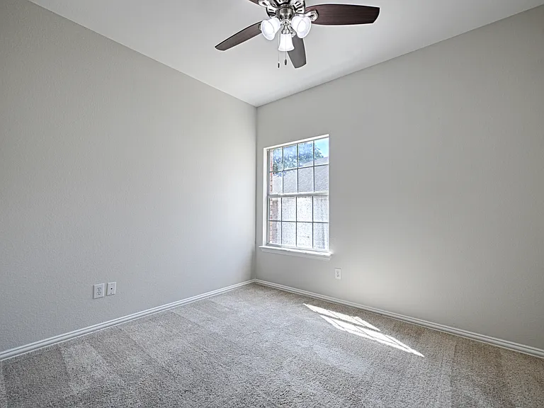 1404 Carriage Ln — Photo 18