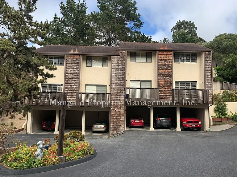 Huckleberry Hill Apartments — Photo 18