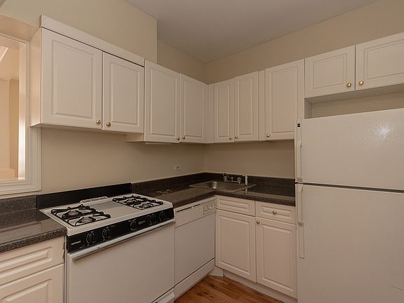 2nd image of 560 W Aldine Ave #G