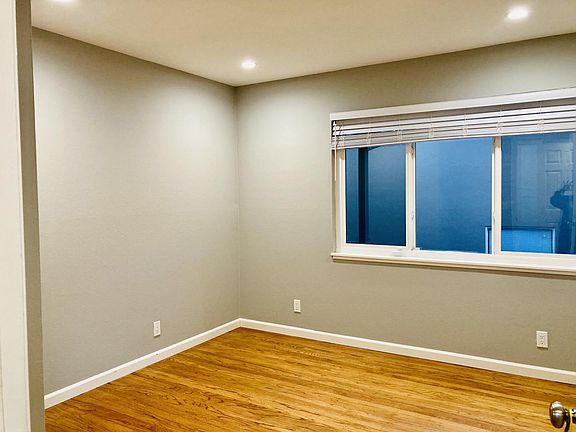 3rd image of 2190 Valleywood Dr